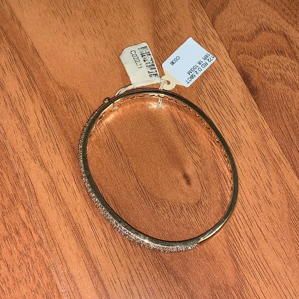 NWT 18k Gold and Diamond Bangle Bracelet
